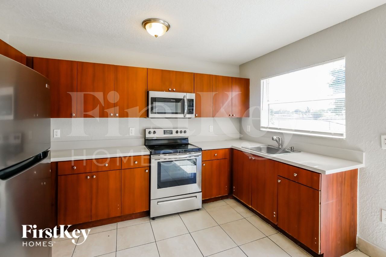 19420 Nw 32nd Ave - Photo 7 of 19