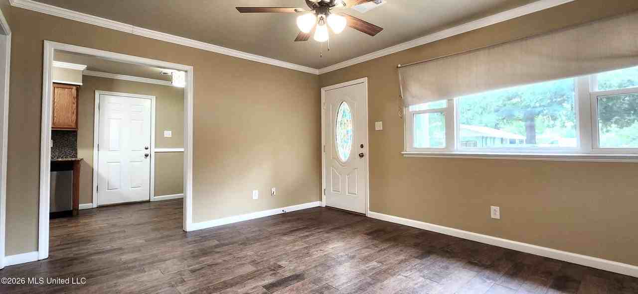 246 Woodland Cir - Photo 3 of 12