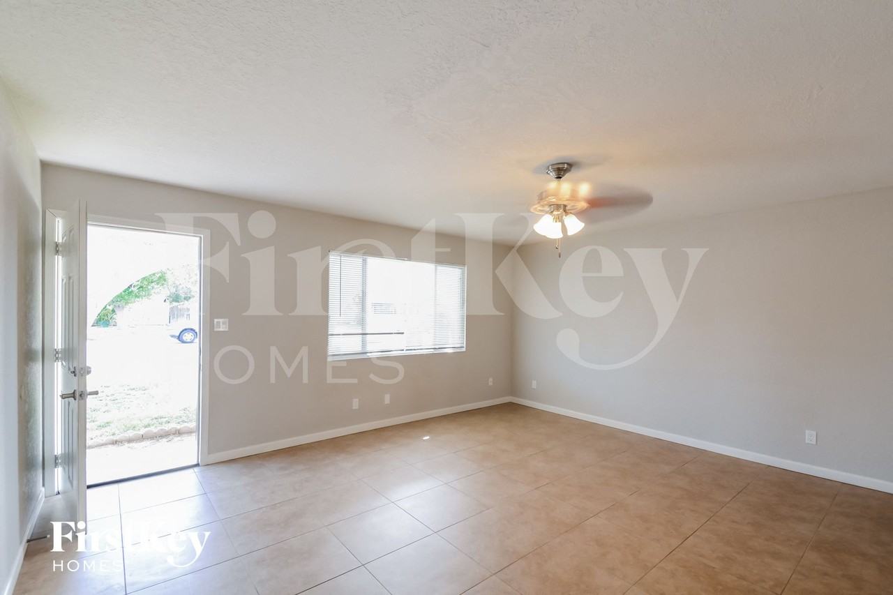18216 N 24th Dr - Photo 3 of 14