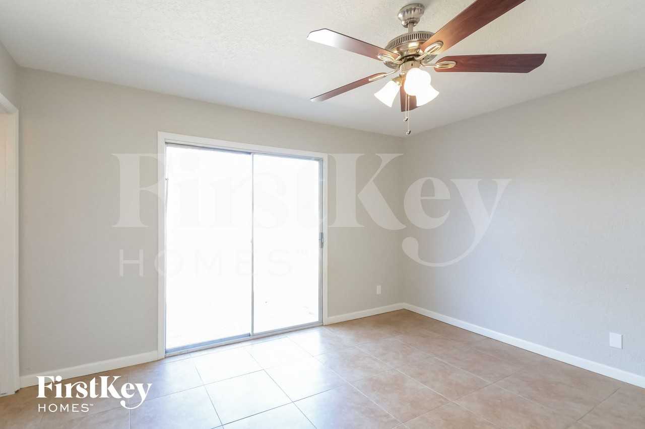 18216 N 24th Dr - Photo 4 of 14