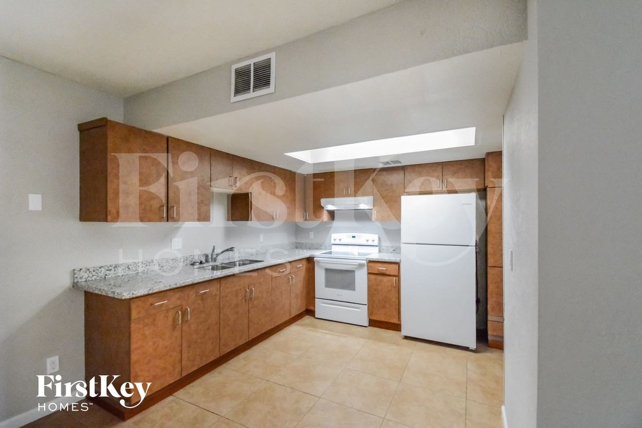 18216 N 24th Dr - Photo 5 of 14