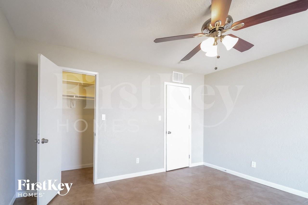 18216 N 24th Dr - Photo 7 of 14