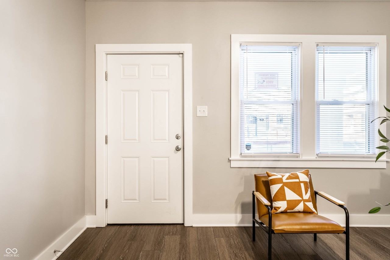 925 N Oxford St - Photo 5 of 38