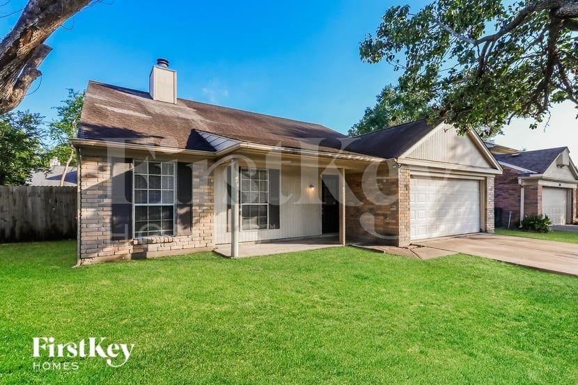 18115 Brooknoll Dr - Photo 2 of 16