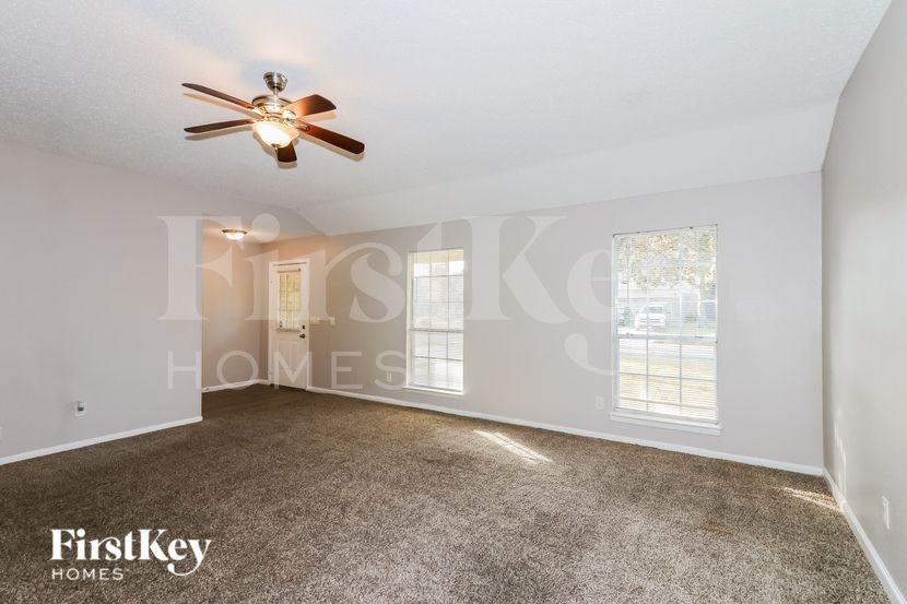 18115 Brooknoll Dr - Photo 3 of 16