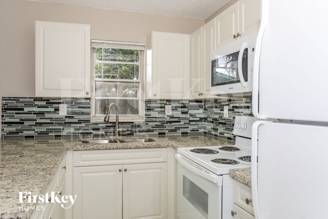 14971 Swstreet - Photo 5 of 16