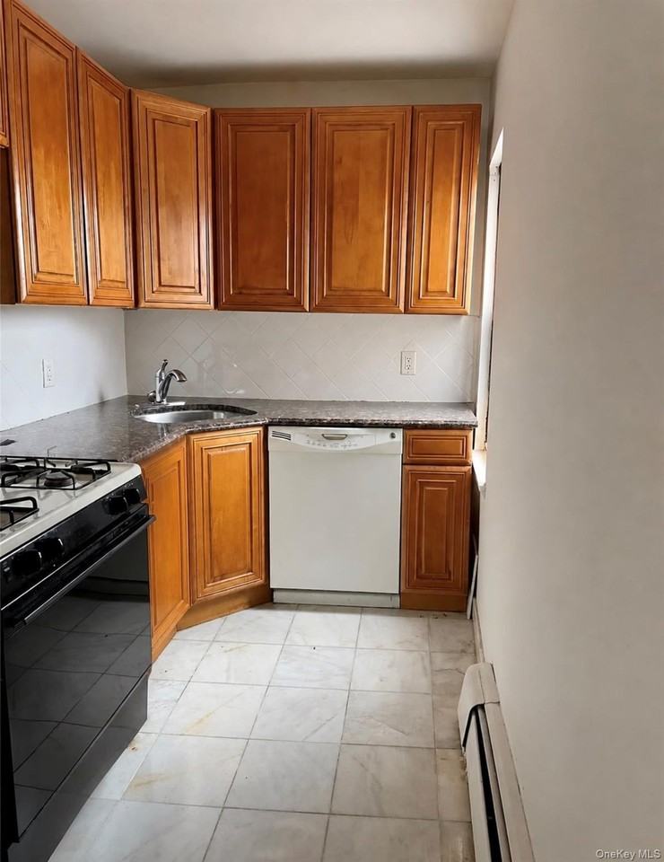 7 Bond St #3J - Photo 6 of 10