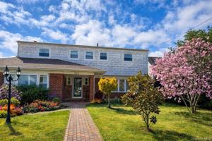 featured image of 874 Seamans Neck Rd