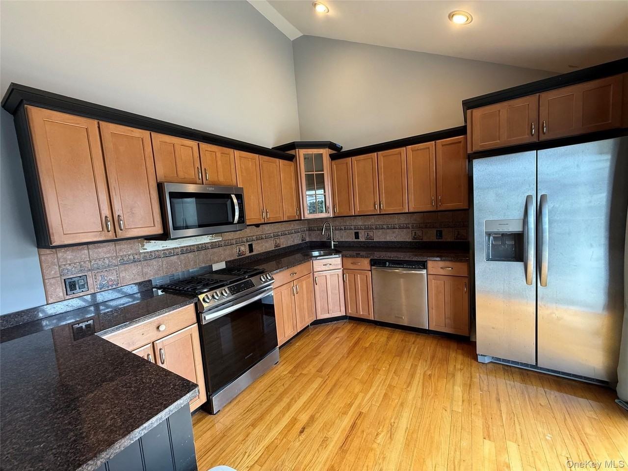 874 Seamans Neck Rd - Photo 2 of 3