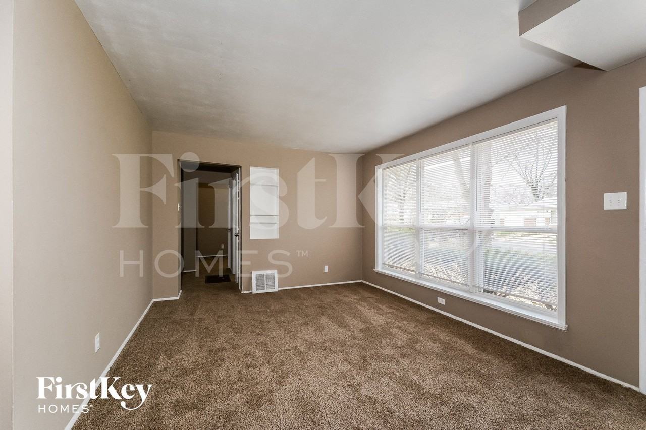130 Capri Dr - Photo 3 of 15