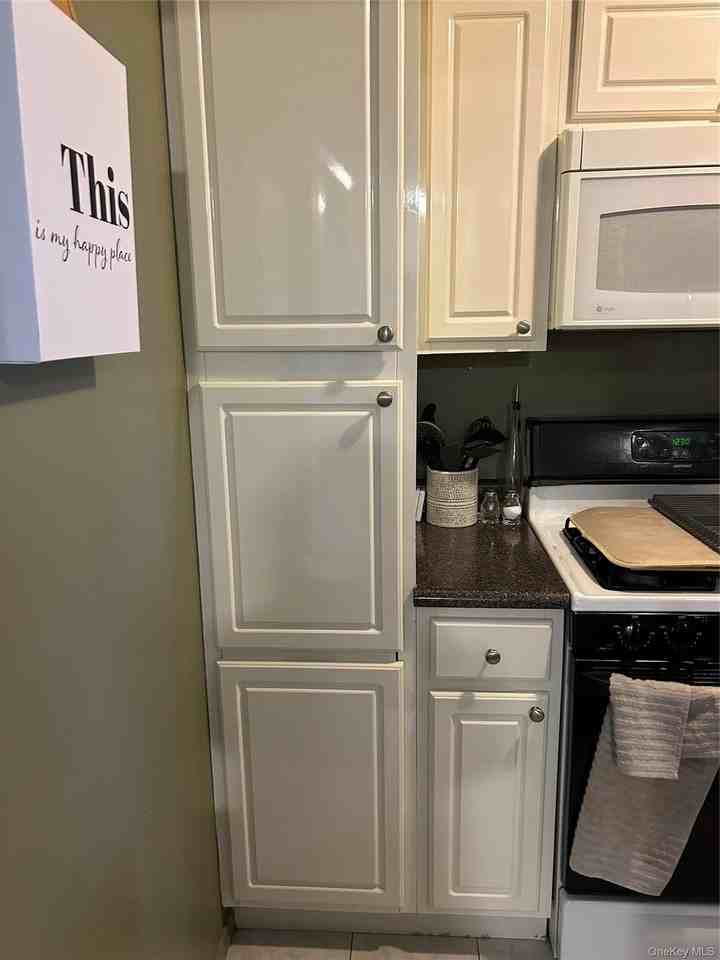 8 Charles Ln #2B - Photo 4 of 23