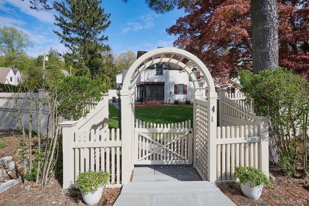 4 Glenwolde Park - Photo 2 of 50