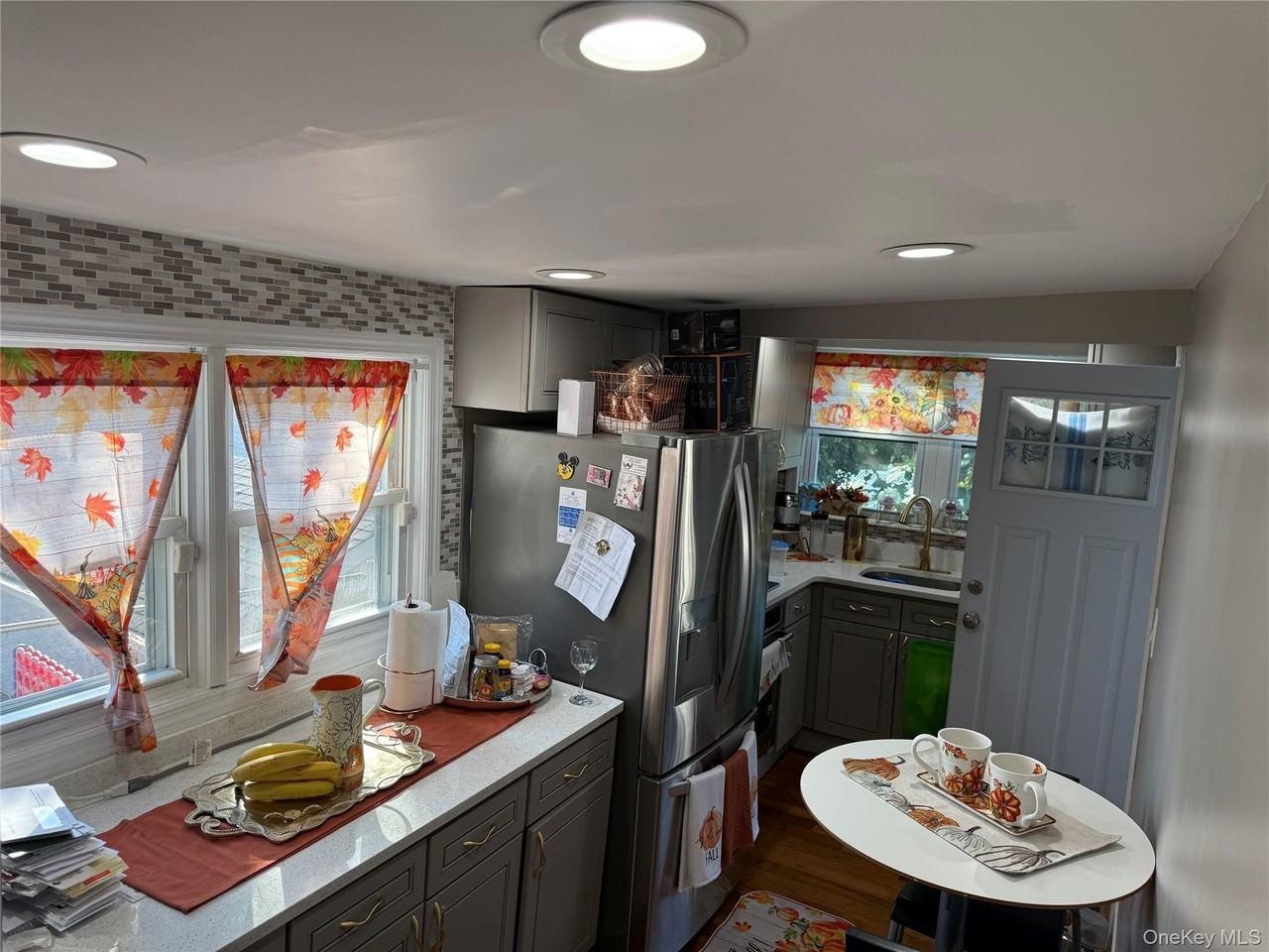28 Tunis Ave #2 - Photo 6 of 7