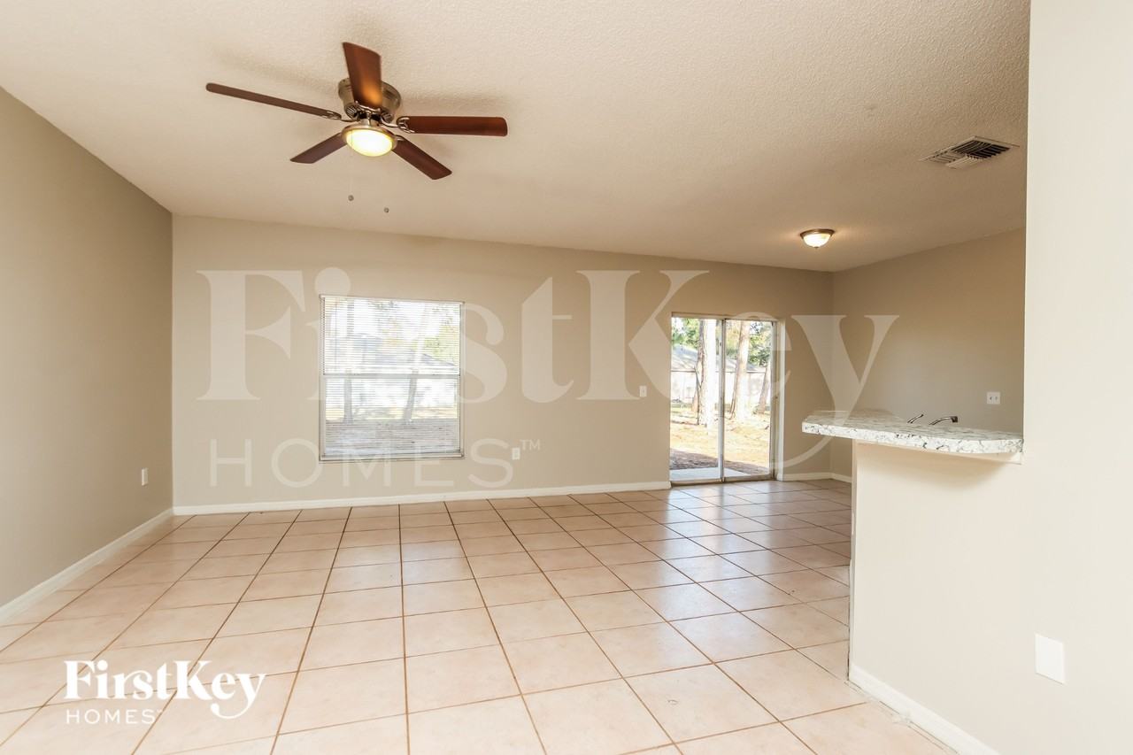1201 Schumann Dr - Photo 3 of 15