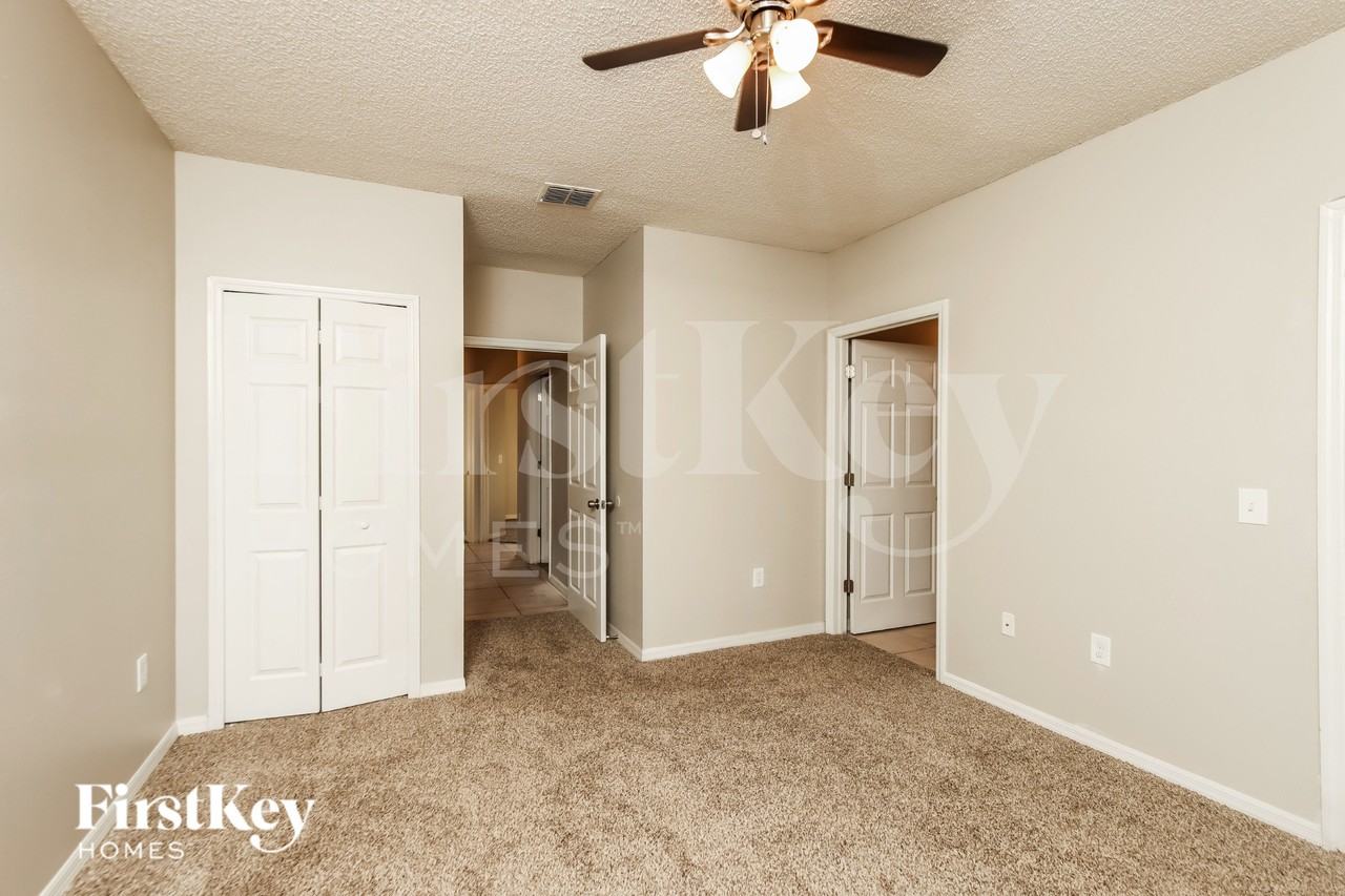 1201 Schumann Dr - Photo 7 of 15