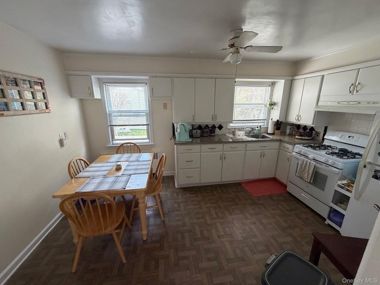 150 Lincoln Ave E - Photo 3 of 11