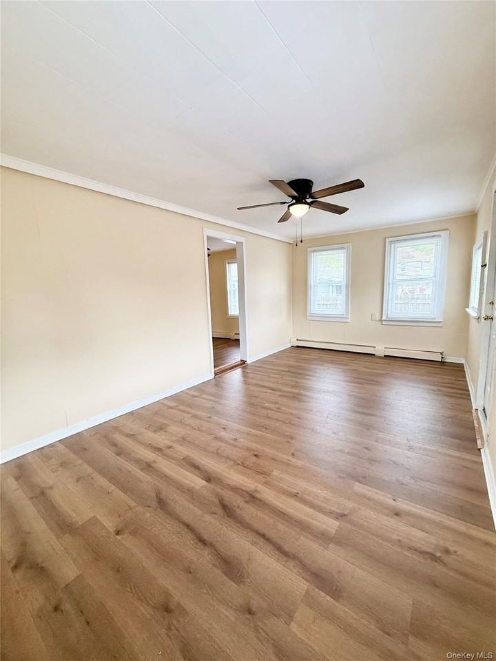 42 Peck St - Photo 4 of 20