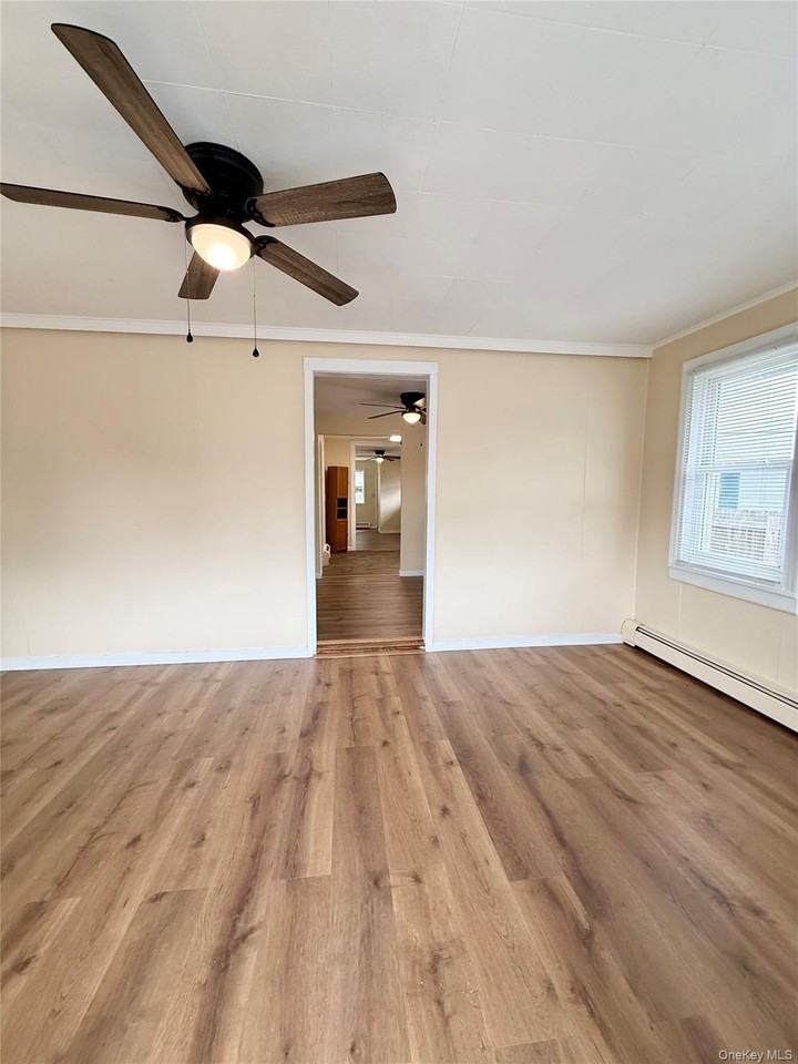 42 Peck St - Photo 5 of 20