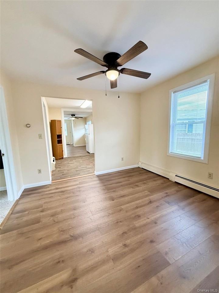 42 Peck St - Photo 6 of 20