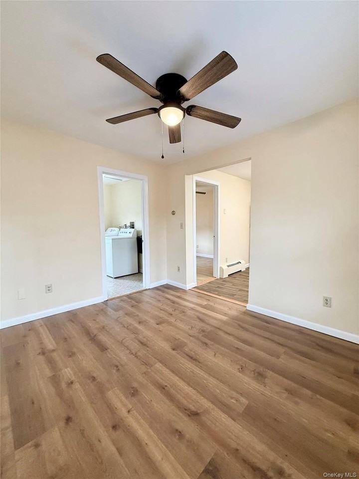 42 Peck St - Photo 7 of 20