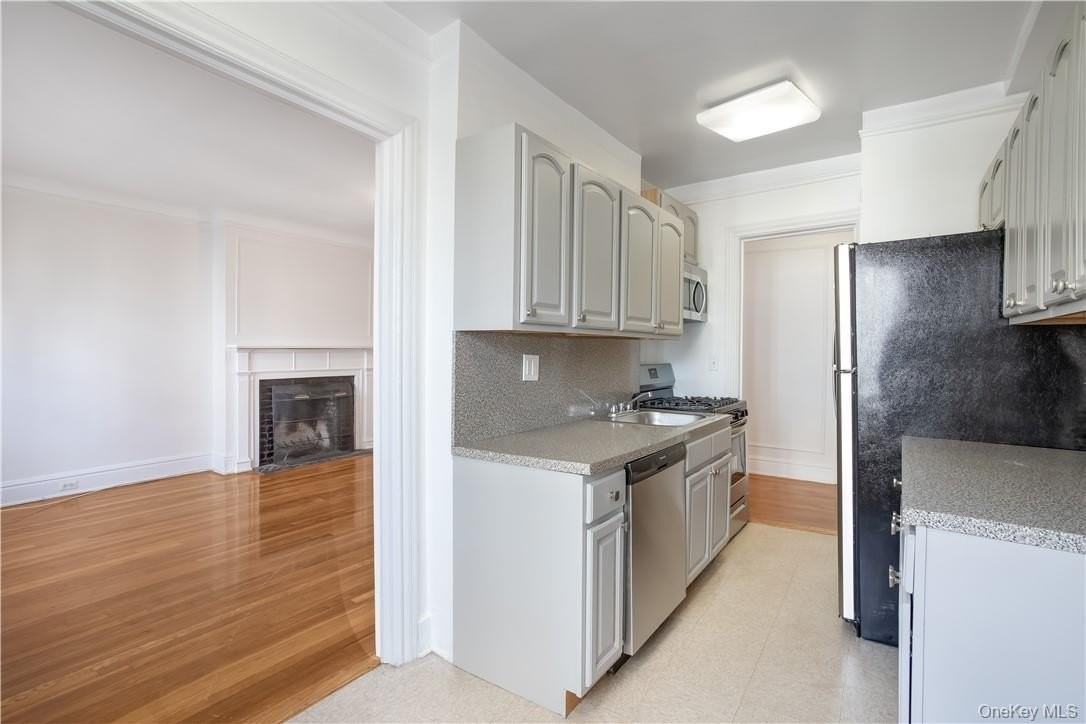 250 Martine Ave #4E - Photo 6 of 20