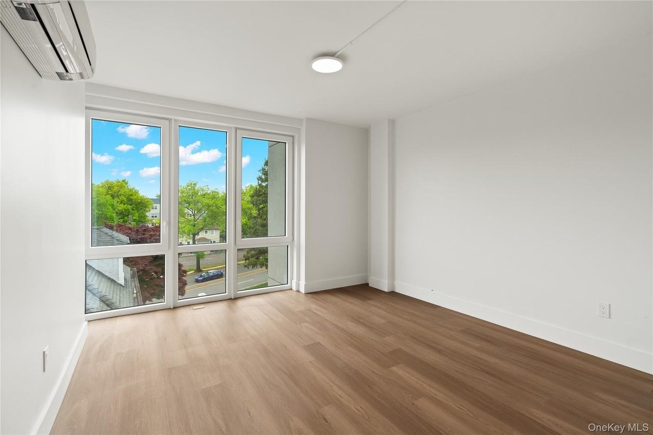 10 Lyon Pl #207 - Photo 2 of 7