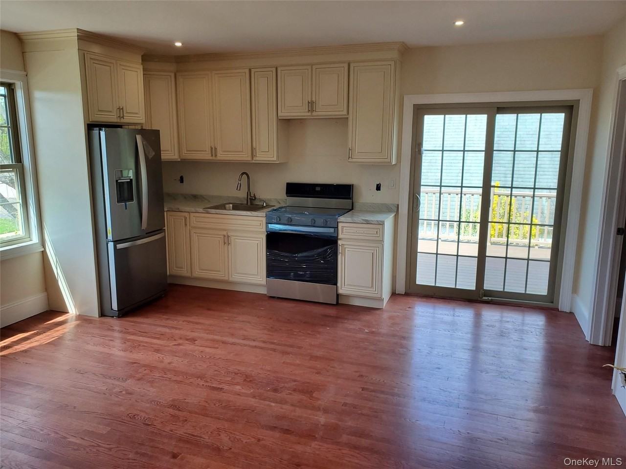529 Maple Ave #2ndFL - Photo 4 of 13