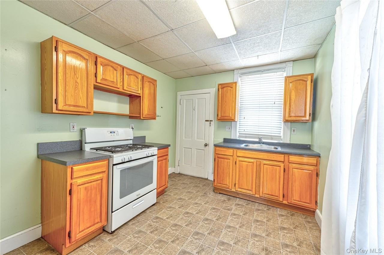 40 Bayside Ave - Photo 3 of 15