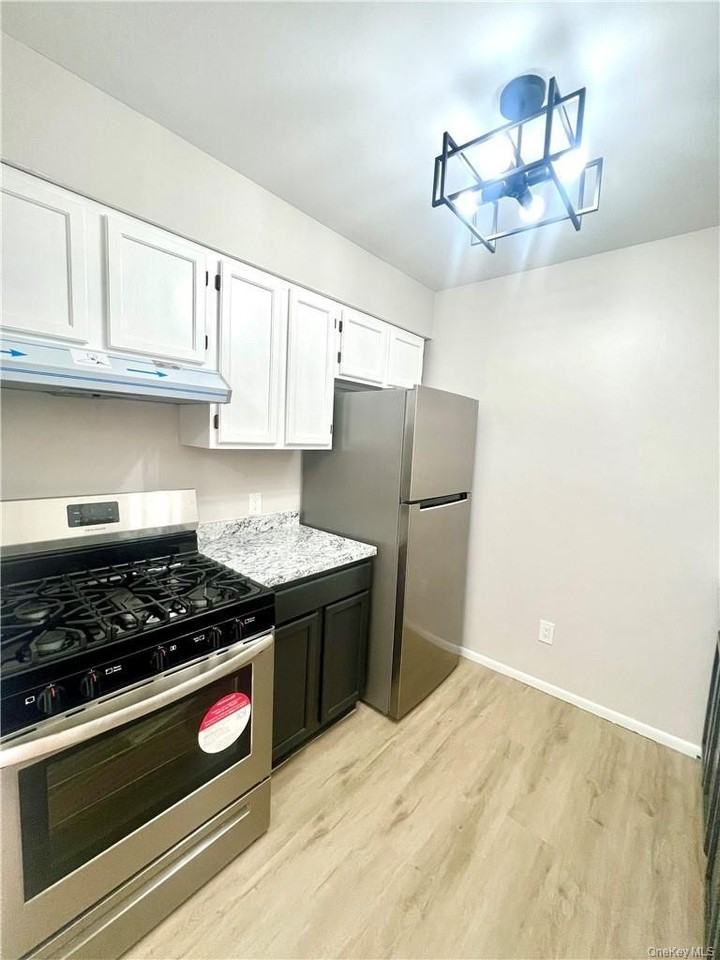 1319 Cole St #A12 - Photo 4 of 17