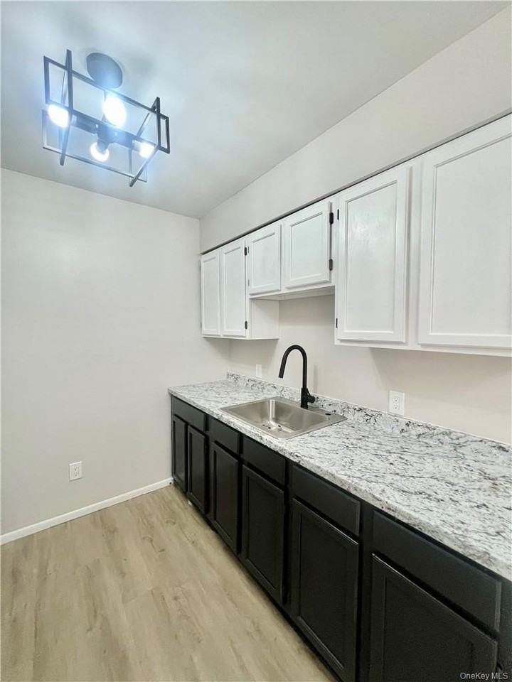 1319 Cole St #A12 - Photo 5 of 17