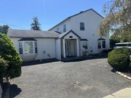 featured image of 1 Hamlet Rd