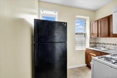 1129 1129 -2nd Fl front apt #3 221st - Photo 1 of 1