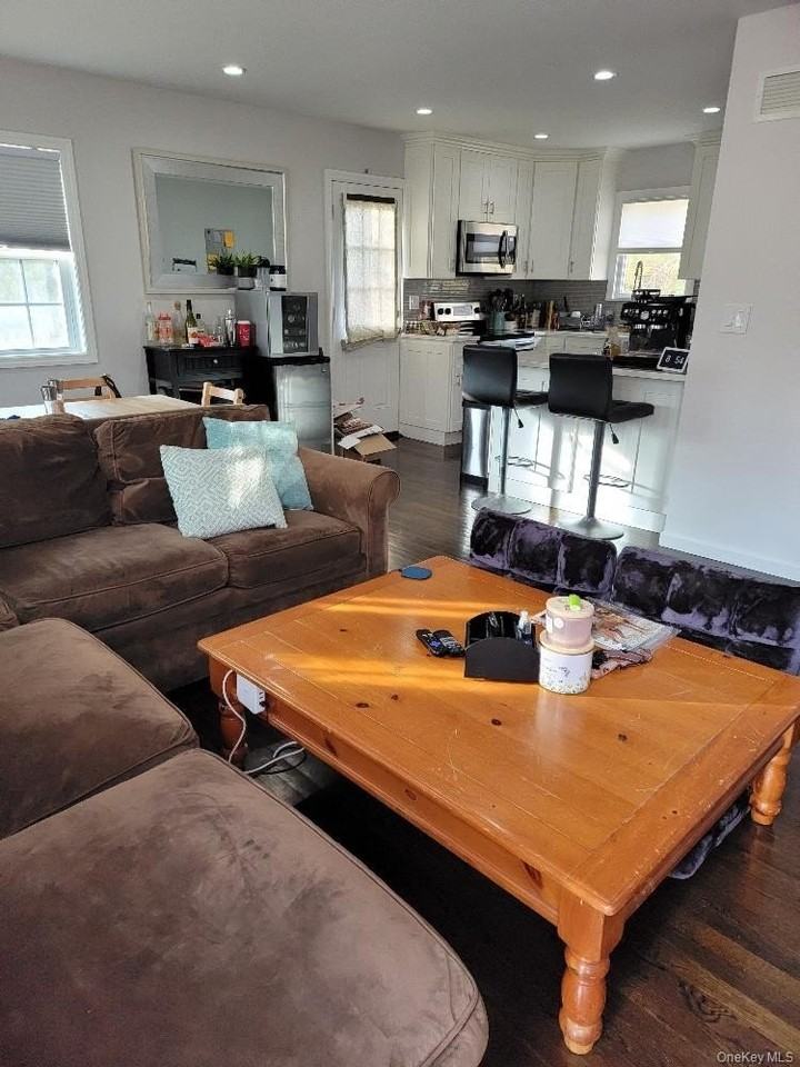 150 Ponquogue Ave - Photo 4 of 18