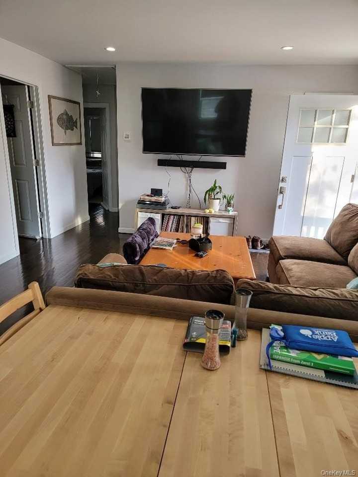150 Ponquogue Ave - Photo 7 of 18
