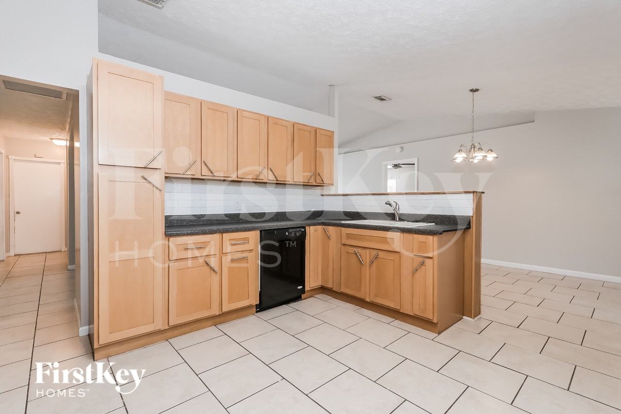 1158 Sw Hunnicut Ave - Photo 4 of 16