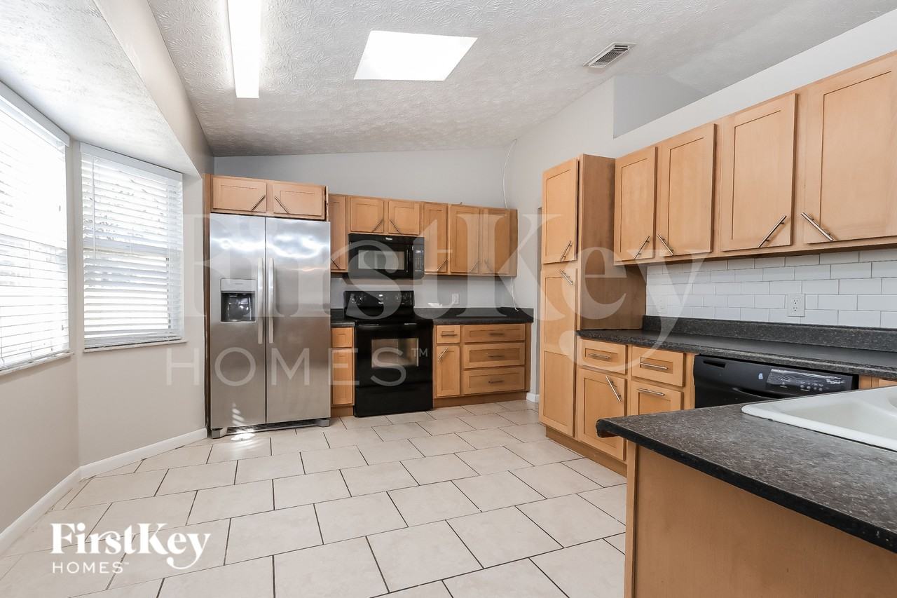 1158 Sw Hunnicut Ave - Photo 5 of 16