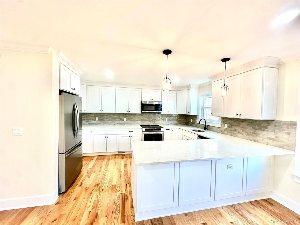 219 Mile Square Rd - Photo 4 of 20