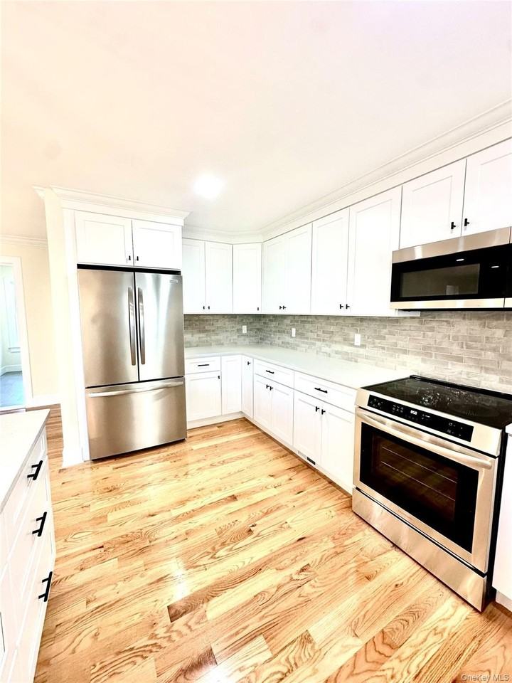 219 Mile Square Rd - Photo 5 of 20