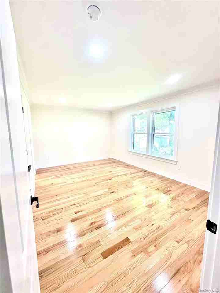 219 Mile Square Rd - Photo 6 of 20