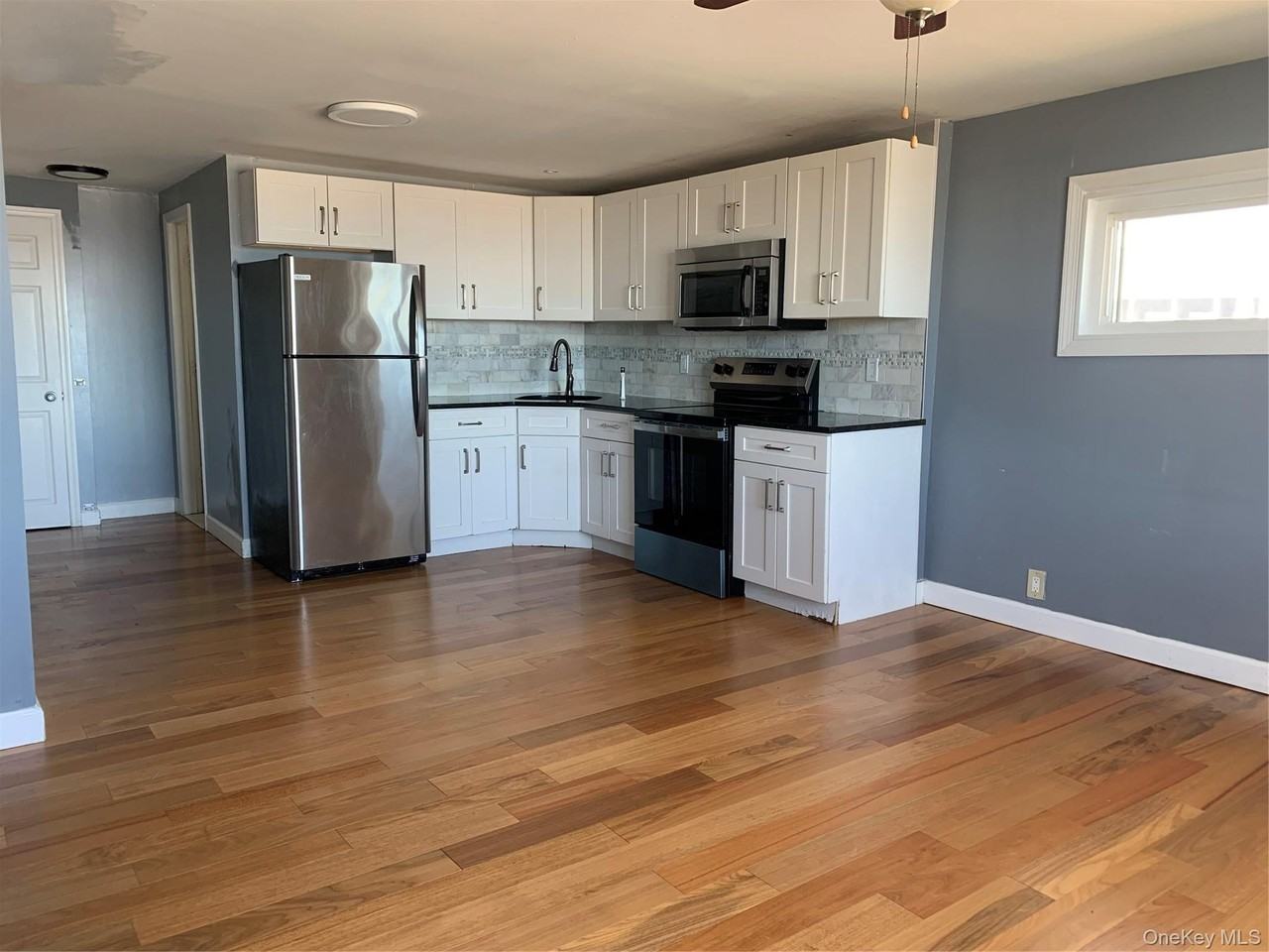 14 Bayville Ave #5 - Photo 4 of 9
