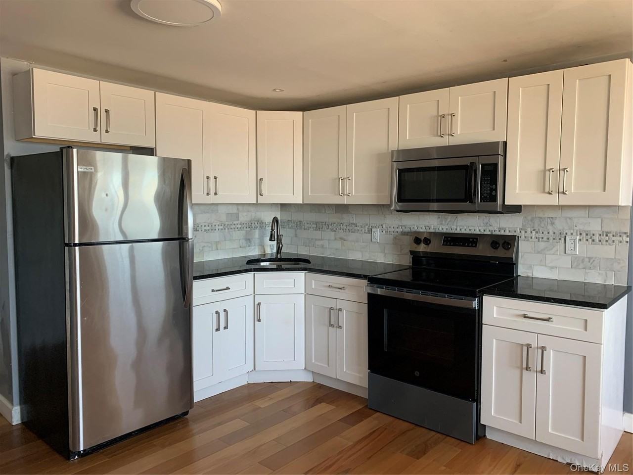 14 Bayville Ave #5 - Photo 5 of 9