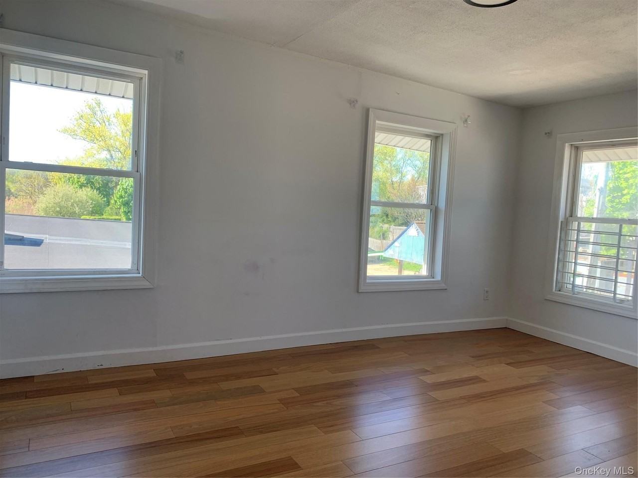 14 Bayville Ave #5 - Photo 6 of 9
