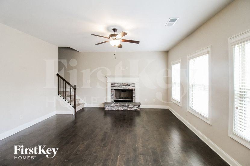 113 Village Pl - Photo 2 of 19