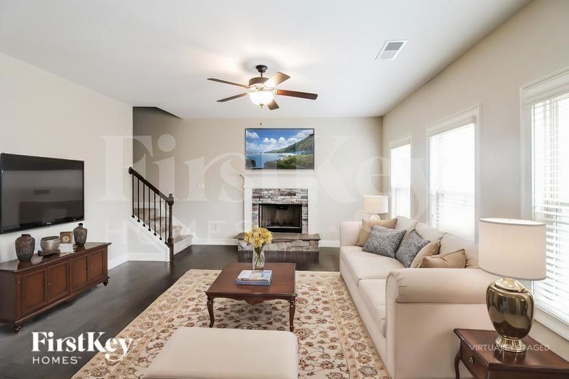 113 Village Pl - Photo 3 of 19