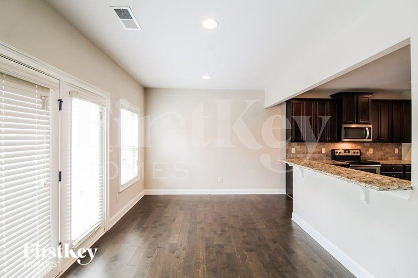 113 Village Pl - Photo 6 of 19
