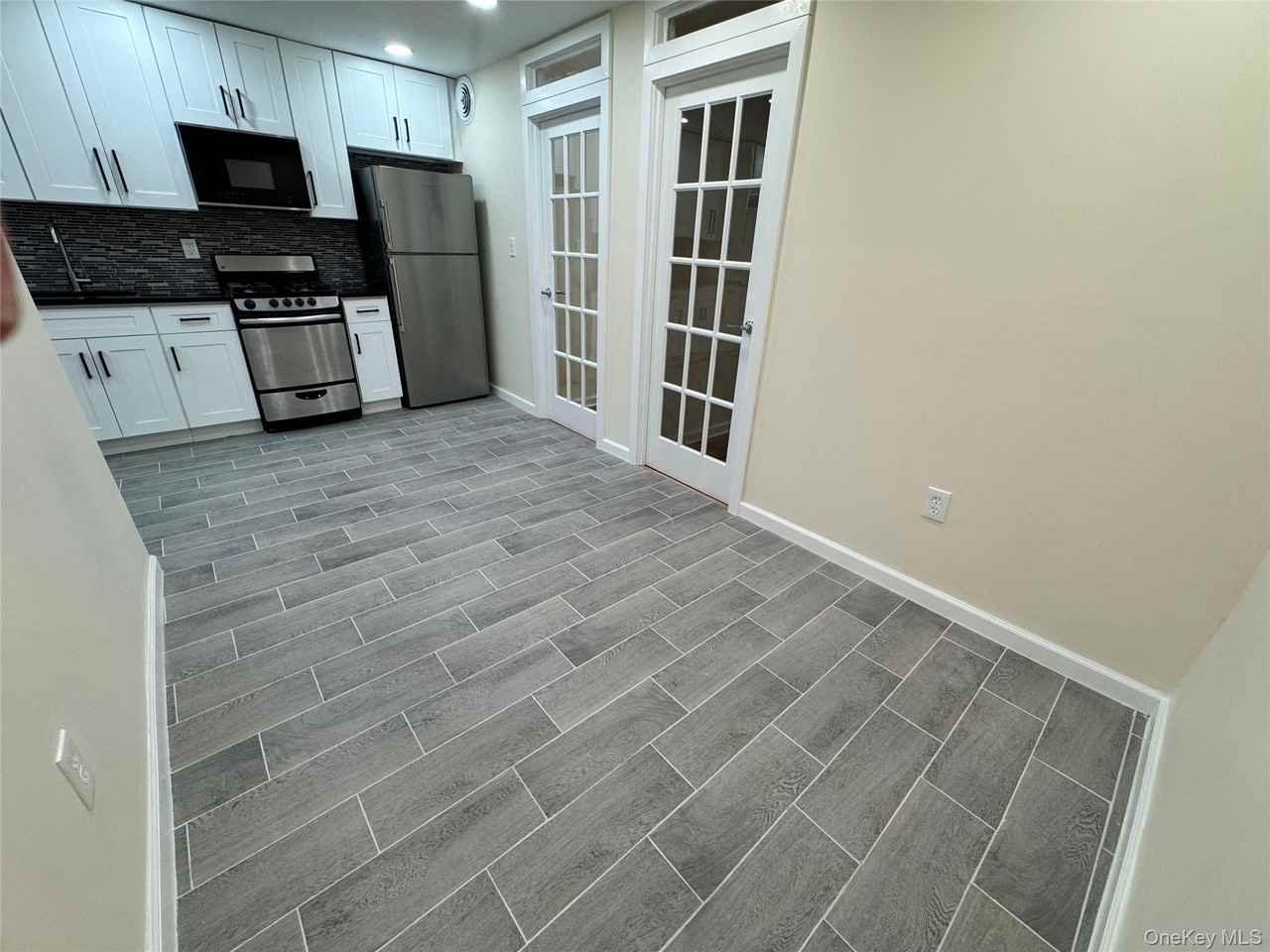 1481 Needham Ave - Photo 2 of 5