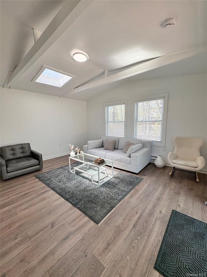 134B Montauk Hwy - Photo 3 of 18