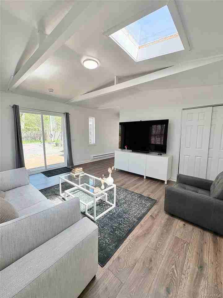 134B Montauk Hwy - Photo 4 of 18