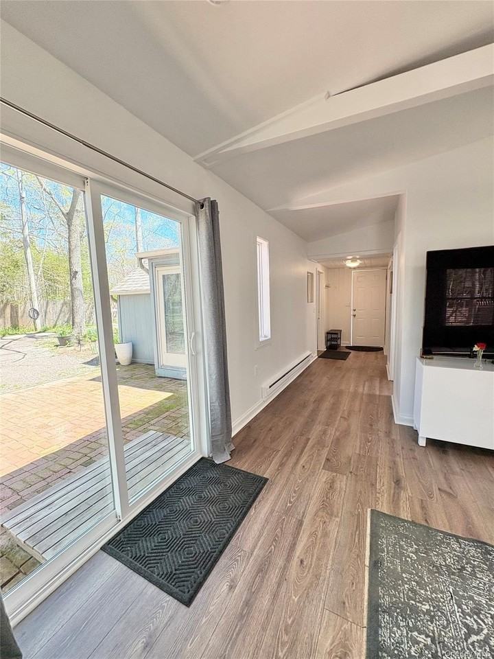 134B Montauk Hwy - Photo 5 of 18
