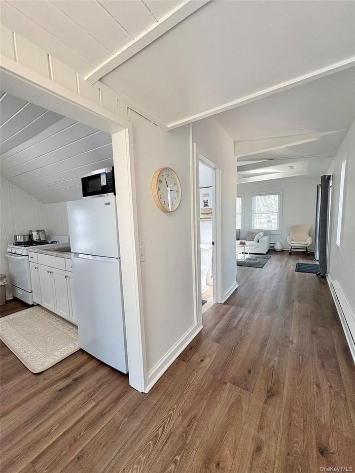 134B Montauk Hwy - Photo 6 of 18